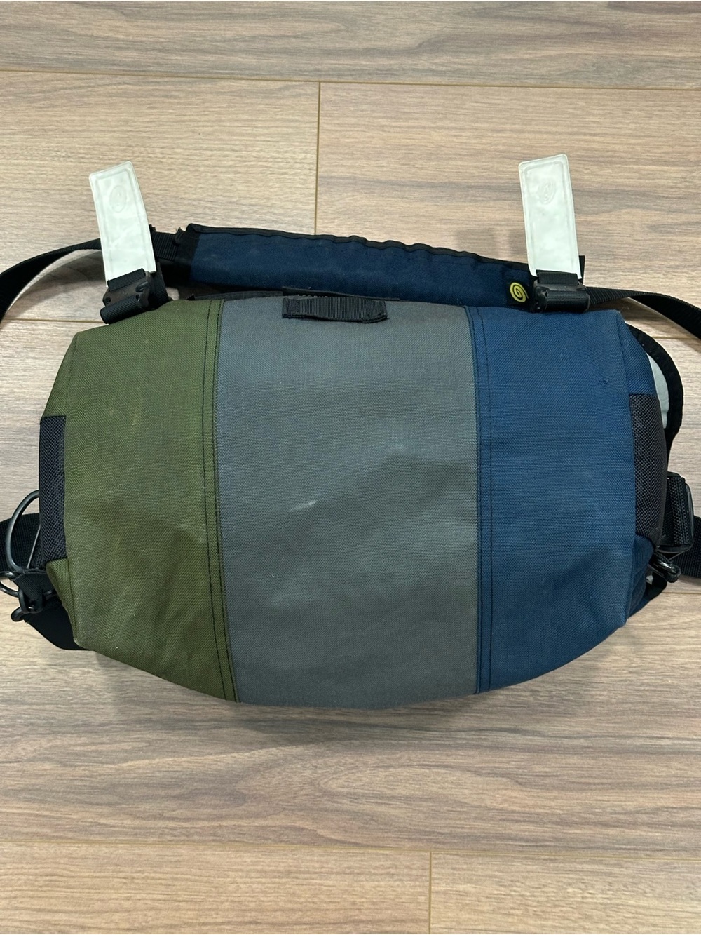 Timbuk2 Messenger Bag in Green/Gray/Blue Size Medium - Picture 4 of 11